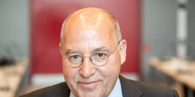 Ist Fan von Union Berlin: Gregor Gysi. Foto: Michael Kappeler/dpa Ist Fan von Union Berlin: Gregor Gysi. Foto: Michael Kappeler/dpa