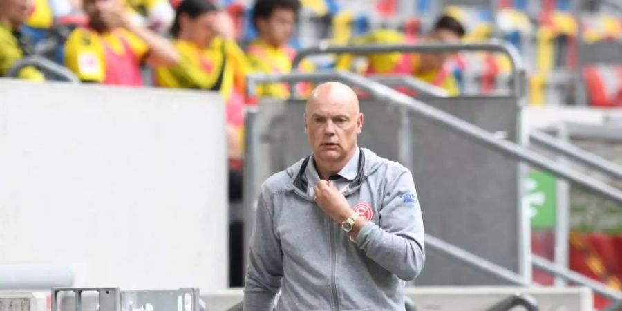 Vor dem Spiel gegen RB Leipzig im Wettkampfmodus: Düsseldorfs Trainer Uwe Rösler. Foto: Bernd Thissen/dpa