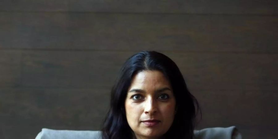 Jhumpa Lahiri, US-amerikanische Autorin indischer Abstammung, 2014 bei einem Interview mit der Nachrichtenagentur EFE. Foto: Alberto Estevez/EFE/dpa