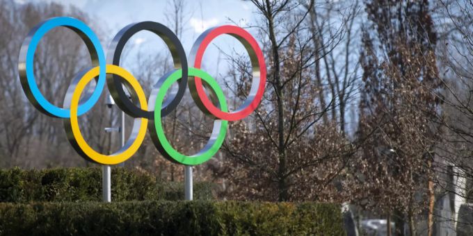 Die fünf Ringe der Olympischen Spiele. Olympia 2020