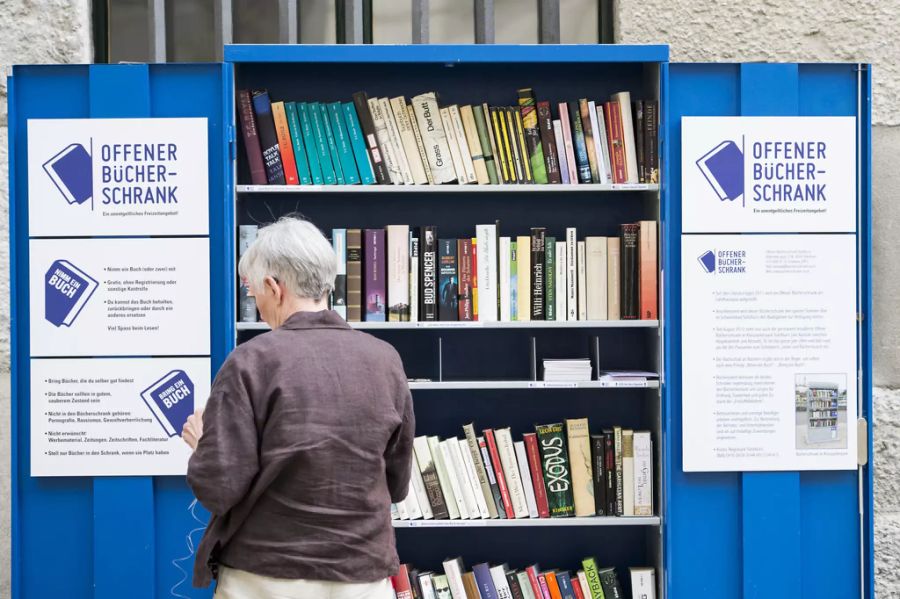 Bücherschrank Buch spenden