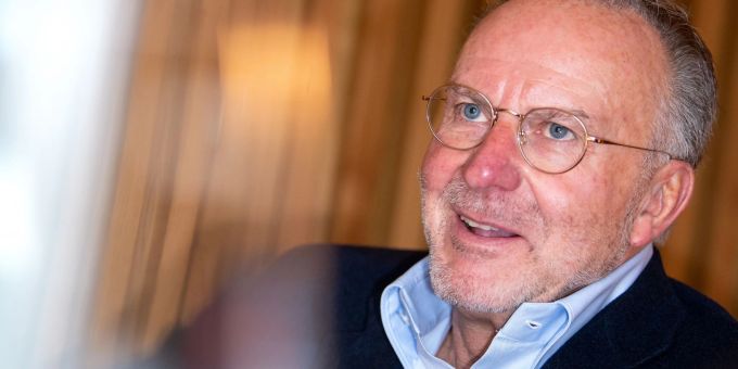 Der ehemalige Fussballspieler Karl-Heinz Rummenigge wurde in die Hall of Fame des italienischen Fussballs aufgenommen. Der ehemalige Fussballspieler Karl-Heinz Rummenigge wurde in die Hall of Fame des italienischen Fussballs aufgenommen.