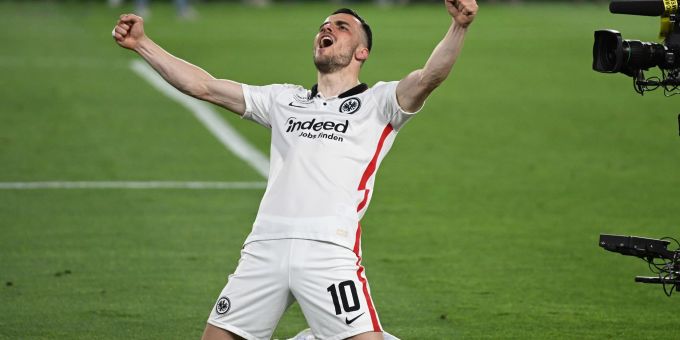 Frankfurts Filip Kostic jubelt nach dem Europa-League-Sieg. Frankfurts Filip Kostic jubelt nach dem Europa-League-Sieg.
