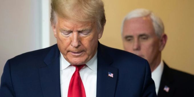 Trump und Pence (im Hintergrund) Trump und Pence (im Hintergrund)
