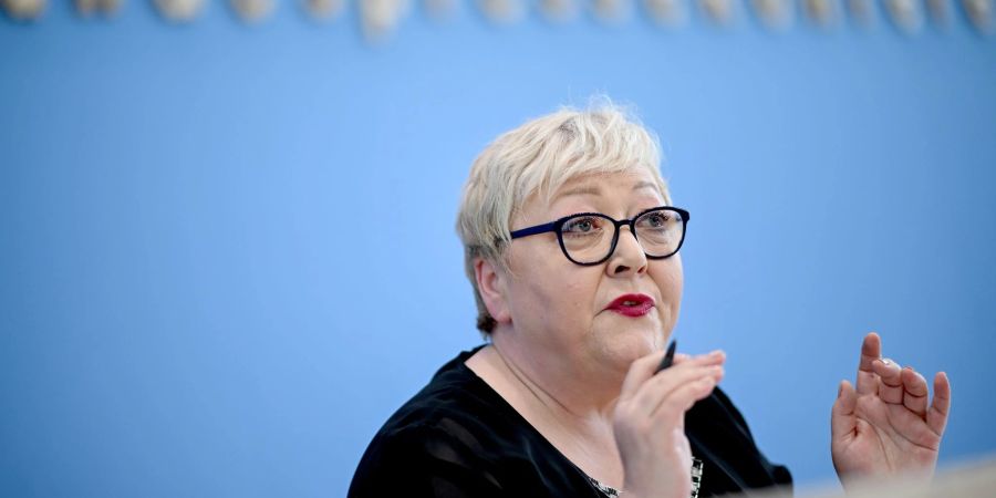 Evelyn Zupke, SED-Opferbeauftragte des Bundestags, stellt ihren Jahresbericht vor. Sie fordert weitere Entschädigung für Zwangsarbeiter und Zwangsarbeiterinnen in der DDR.