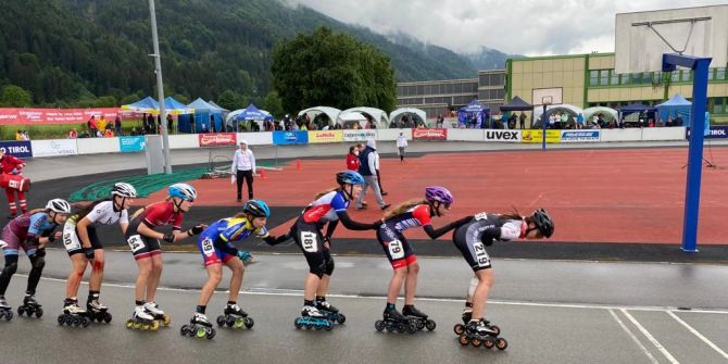 Gruppe beim Inlineskaten