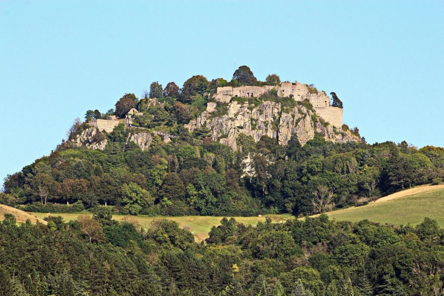 Berg Wald Burg Vulkangestein Feld