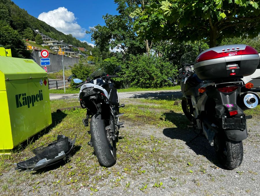 Die beiden Motorrad-Lenker wurden in Spitalpflege gebracht.