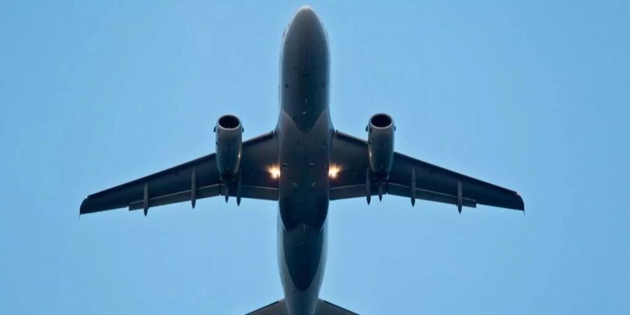 Klimastreik Schweiz fordert schon seit Anfang 2020 zusammen mit 90 Expertinnen und Experten mit dem Klimaaktionsplan den sozialverträglichen Umbau des Flugsektors. (Symbolbild)