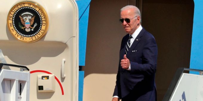 US-Präsident Joe Biden hat sich mit dem saudischen Kronprinzen getroffen - obwohl es laute Kritik gab. US-Präsident Joe Biden hat sich mit dem saudischen Kronprinzen getroffen - obwohl es laute Kritik gab.