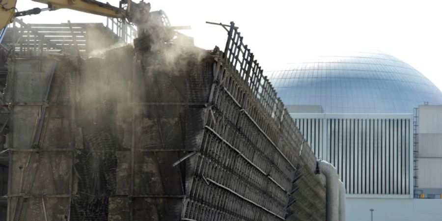 Abriss der Kühltürme des stillgelegten ersten Blocks 2012
