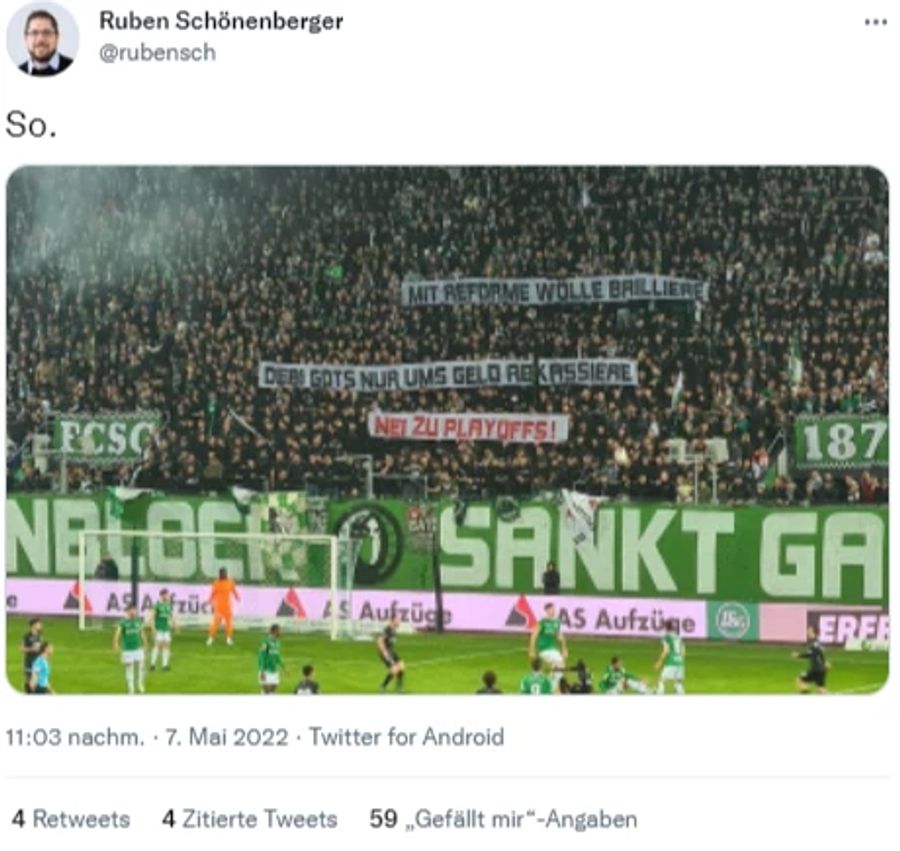 «Nein zu Playoffs» steht auf einem Transparent im St.Gallen-Sektor im Spiel der Super League am 7. Mai gegen den FCZ.