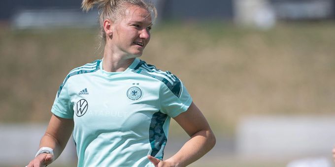 DFB-Kapitänin Alexandra Popp hat einen positiven Corona-Test. DFB-Kapitänin Alexandra Popp hat einen positiven Corona-Test.