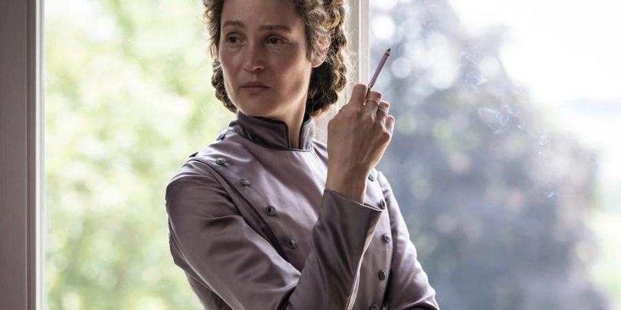 Schauspielerin Vicky Krieps als Kaiserin Elisabeth «Sisi» von Österreich-Ungarn in «Corsage».
