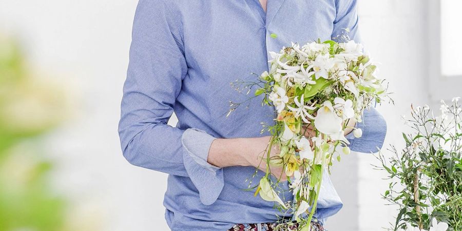 Björn Kroner-Salié aus Berlin ist Florist und Spezialist für Tafelkultur.