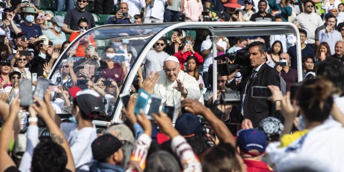 Papst Franziskus feierte im kanadischen Edmonton eine Messe vor Zehntausenden Menschen. (Archivbild) papst franziskus