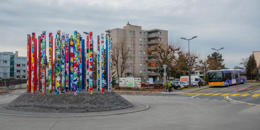 Ein Autokreisel im Zentrum der Gemeinde Wittenbach im Kanton St. Gallen.