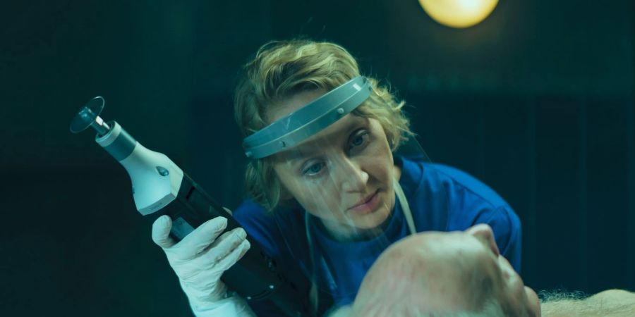Bestatterin Blum (Anna Maria Mühe) in Folge 1 der Netflix-Thrillerserie «Totenfrau».