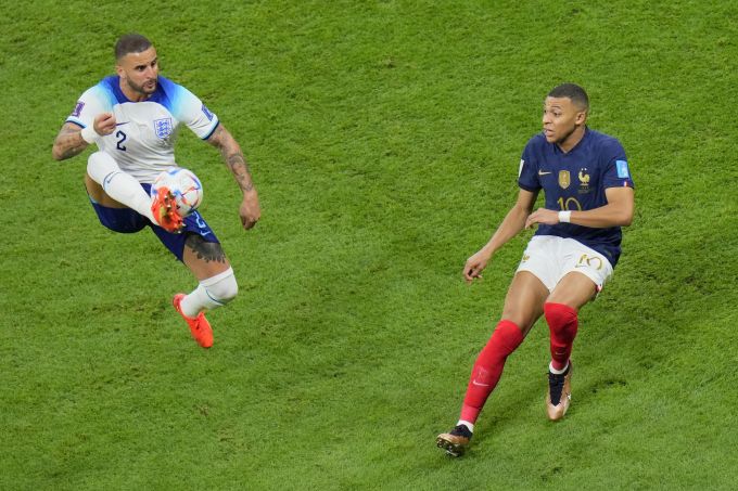Kyle Walker meldet Kylian Mbappé an der WM 2022 ab – muss aber trotzdem abreisen. WM 2022