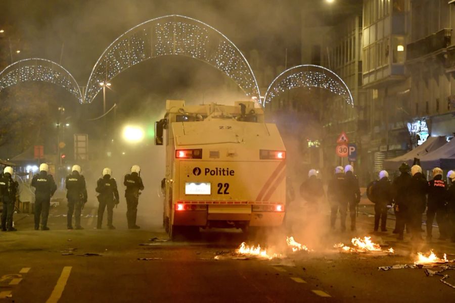 In Brüssel kommt es zu Krawallen und rund 100 Festnahmen.