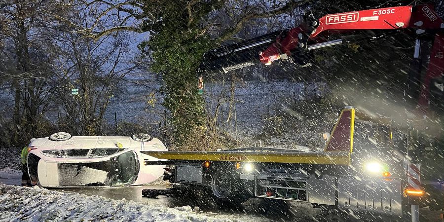 Oberdorf BL: Personenwagenlenker verursacht Selbstunfall