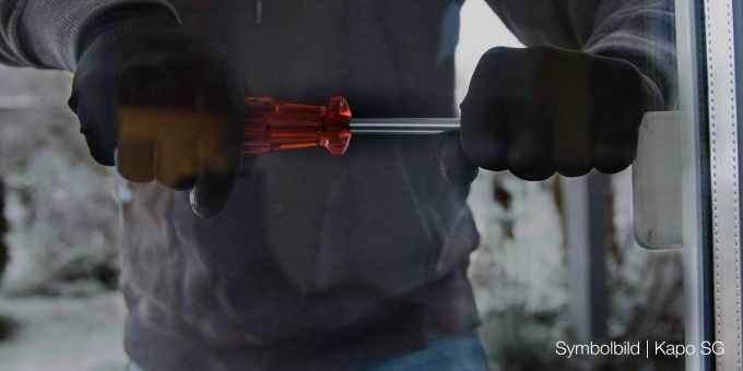 Niederwil SG: Täter flüchten nach Einbruch in Einfamilienhaus mit Bargeld. Niederwil SG Einbruch