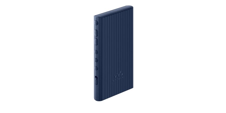 Ein schöner Rücken...: Der in Blau oder Schwarz erhältliche Sony-Walkman NW-A306 steckt in einem Aluminium-Gehäuse mit dieser geriffelten Rückseite.