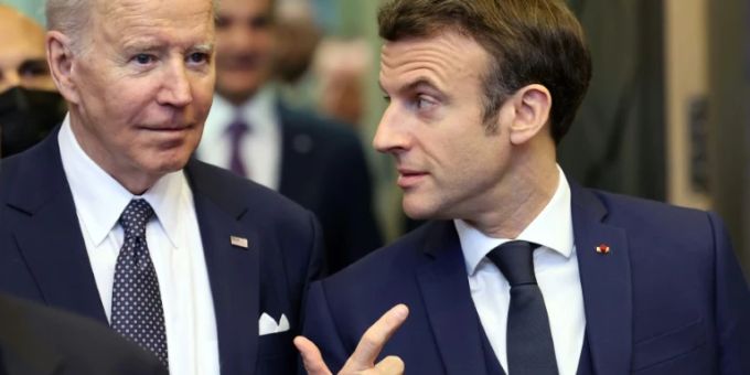 Joe Biden und Emmanuel Macron Joe Biden und Emmanuel Macron