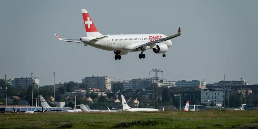 Ein Airbus A220 von Swiss.