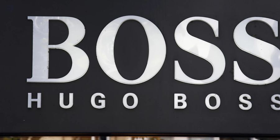 Die Kleider von Hugo Boss sind gefragt: Der Modekonzern hat im Weihnachtsquartal so viel wie noch nie in einem einzelnen Quartal verkauft.(Archivbild)