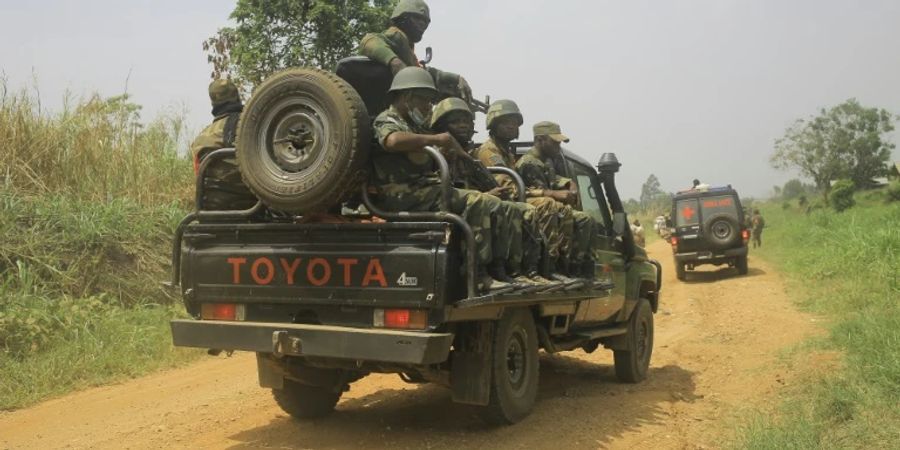 Militäreskorte für Zivilfahrzeuge in Nord-Kivu