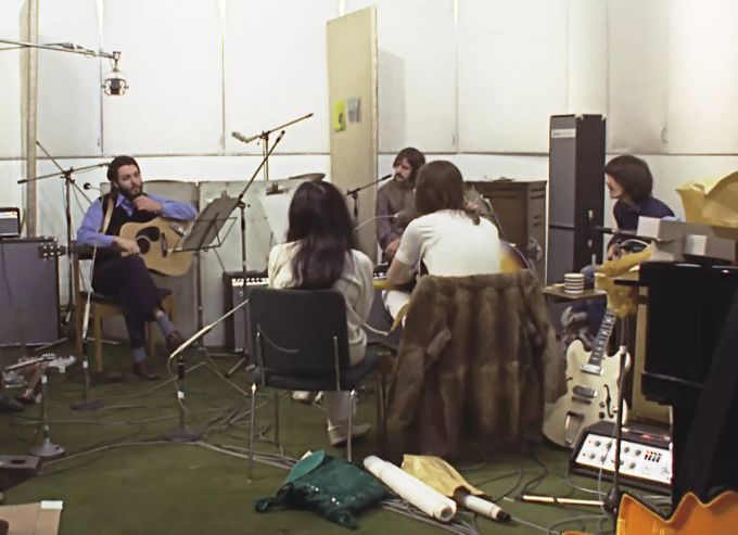 Beatles Get Back – hier eine Szene des Films im Bandraum von the Beatles. Beatles get back