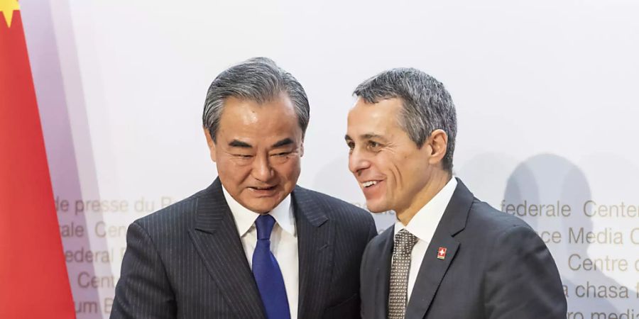 Treffen sich am kommenden Samstag erstmals seit 2019 wieder physisch: Aussenminister Ignazio Cassis und sein chinesischer Amtskollege Wang Yi. (Archivbild)