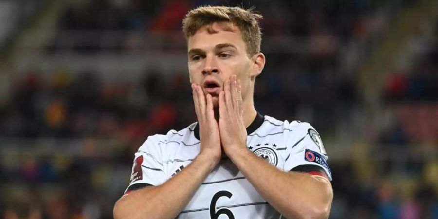 Bundestrainer Hansi Flick hat Joshua Kimmich in der Impfdebatte verteidigt. Foto: Federico Gambarini/dpa