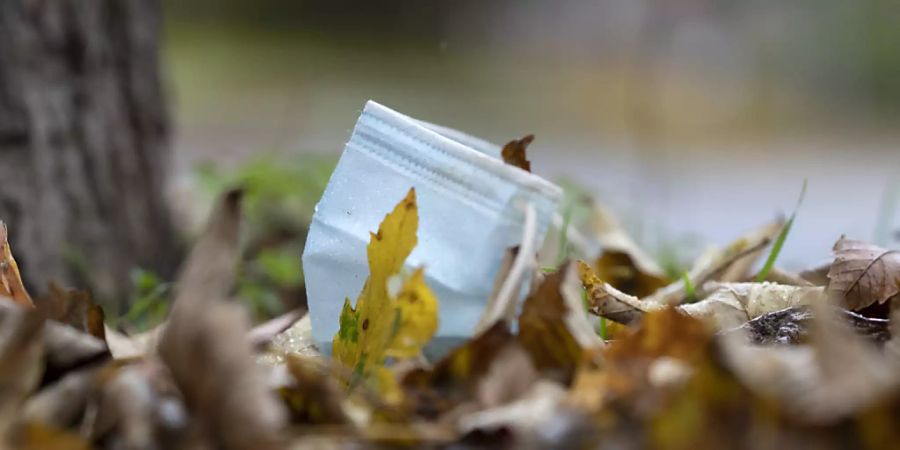 Dem Bundesamt für Gesundheit (BAG) sind am Montag innerhalb von 72 Stunden 3297 neue Coronavirus-Ansteckungen gemeldet worden. Gleichzeitig registrierte das BAG 15 neue Todesfälle und 49 Spitaleinweisungen. (Symbolbild)