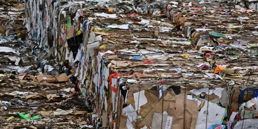 Verpackungen in einem Recyclinghof in Berlin