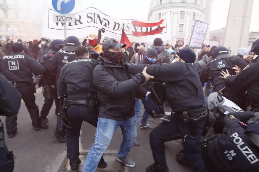 Bei der Demonstration in Wien kam es kam zu Scharmützel mit der Polizei.