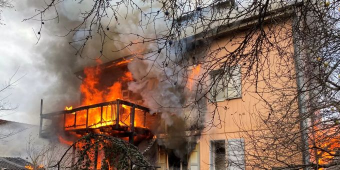 Beim Brand wurde eine Person verletzt. Brand