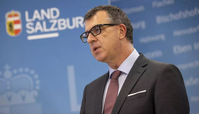 Impfkoordinator Rainer Pusch an der Pressekonferenz zum Lockdown in Salzburg. salzburg