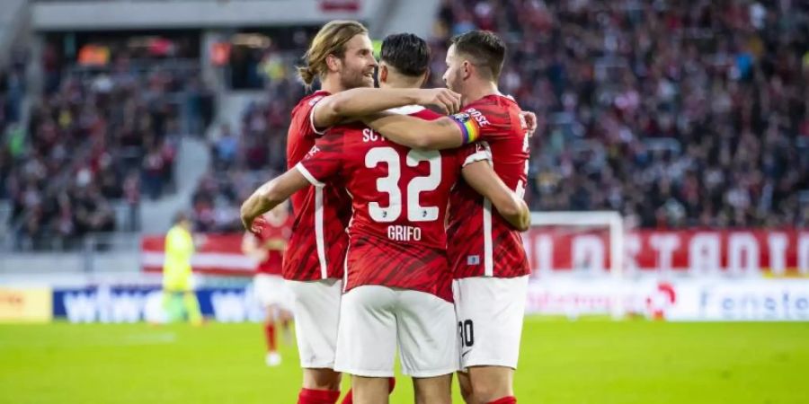 Der SC Freiburg besiegte den FC St. Pauli mit 3:0. Foto: Tom Weller/dpa
