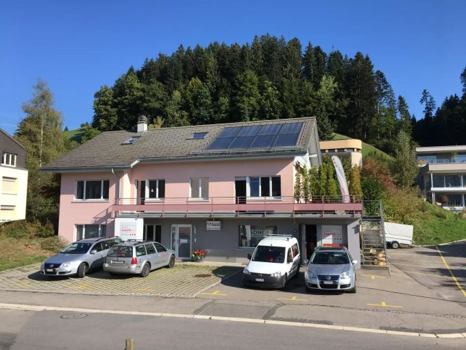 Toni Liechti führt in Langnau die Elektro Liechti AG und ist auch in der Gemeinde wohnhaft. Elektro Liechti AG Langnau