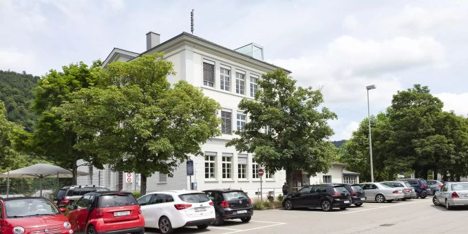 Das Schulhaus und der Kindergarten Gestadeck in Liestal. Das Schulhaus und der Kindergarten Gestadeck in Liestal.