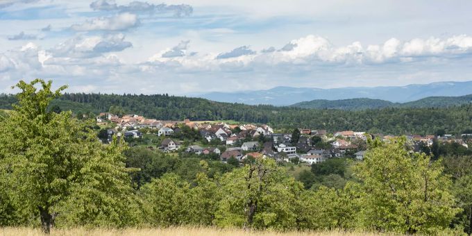 Blick auf den Ortsteil Nuglar. Blick auf den Ortsteil Nuglar.