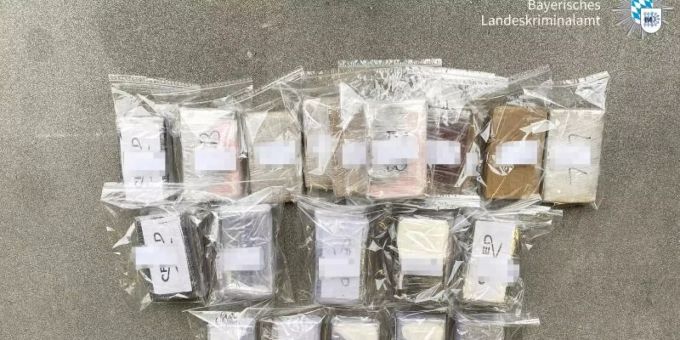 Das von der Polizei in Bayern sichergestellte Kokain hat einen Wert von etwa 2,7 Millionen Euro. Foto: LKA Bayern/dpa Das von der Polizei in Bayern sichergestellte Kokain hat einen Wert von etwa 2,7 Millionen Euro. Foto: LKA Bayern/dpa