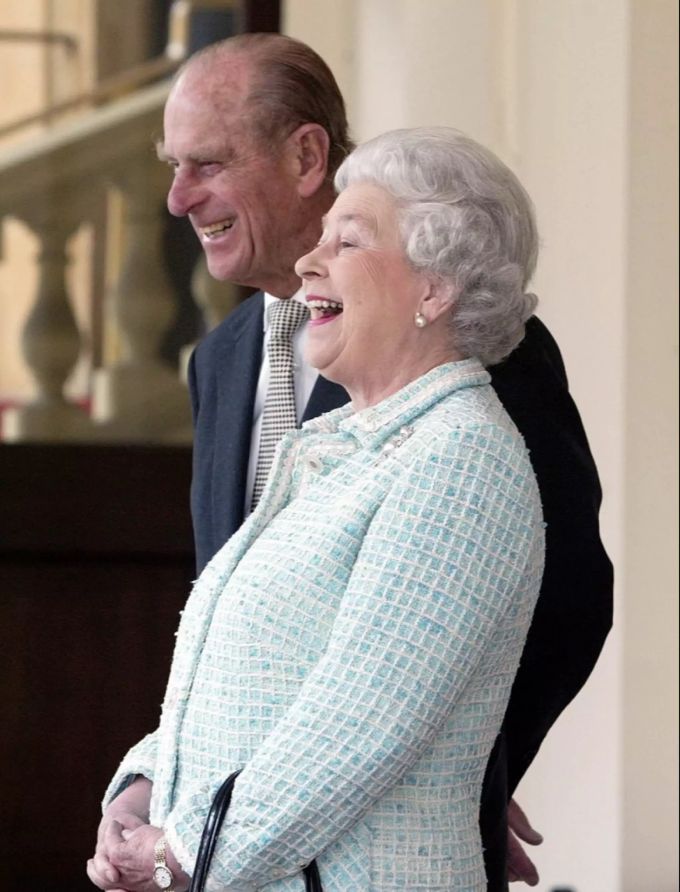 Queen Elizabeth II. und ihr Ehemann Prinz Phillip im Jahr 2004. queen elizabeth