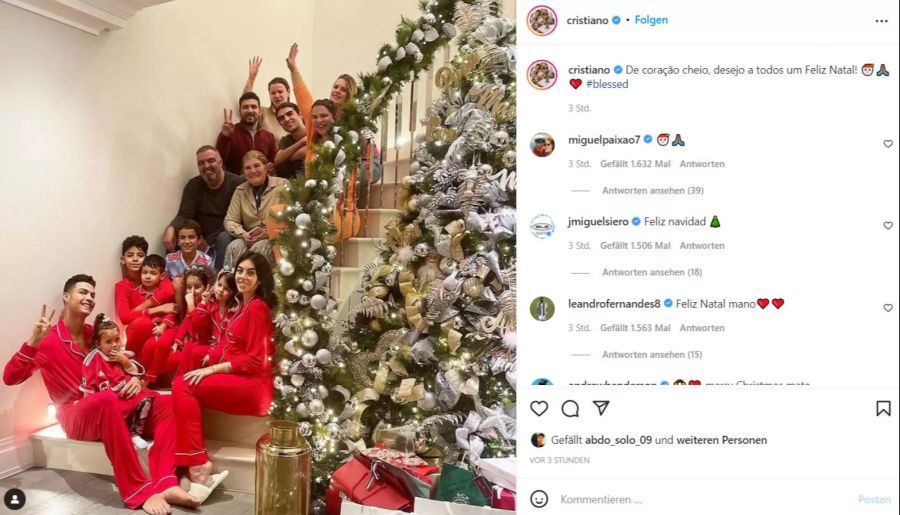 Die Familie Ronaldo wünscht allen eine schöne Weihnacht.