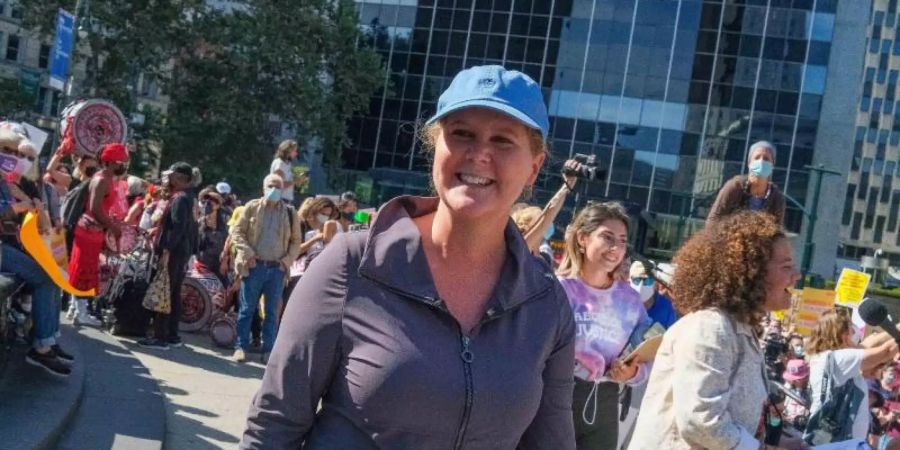 Schauspielerin und Komikerin Amy Schumer bei einer Demo für das Abtreibungsrecht. Foto: Milo Hess/ZUMA Press Wire/dpa