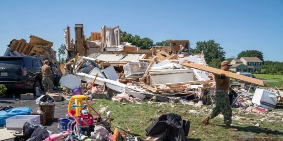 Schäden nach einem Tornado in New Jersey im September