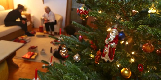 Wer die Booster-Impfung bereits erhalten hat, ist optimal geschützt für das Weihnachtsfest mit der Familie.