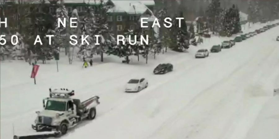 Schneepflug im kalifornischen Lake Tahoe